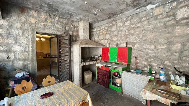 Drei Häuser im charmanten Dorf Klinci auf der Halbinsel Lustica — photo 12